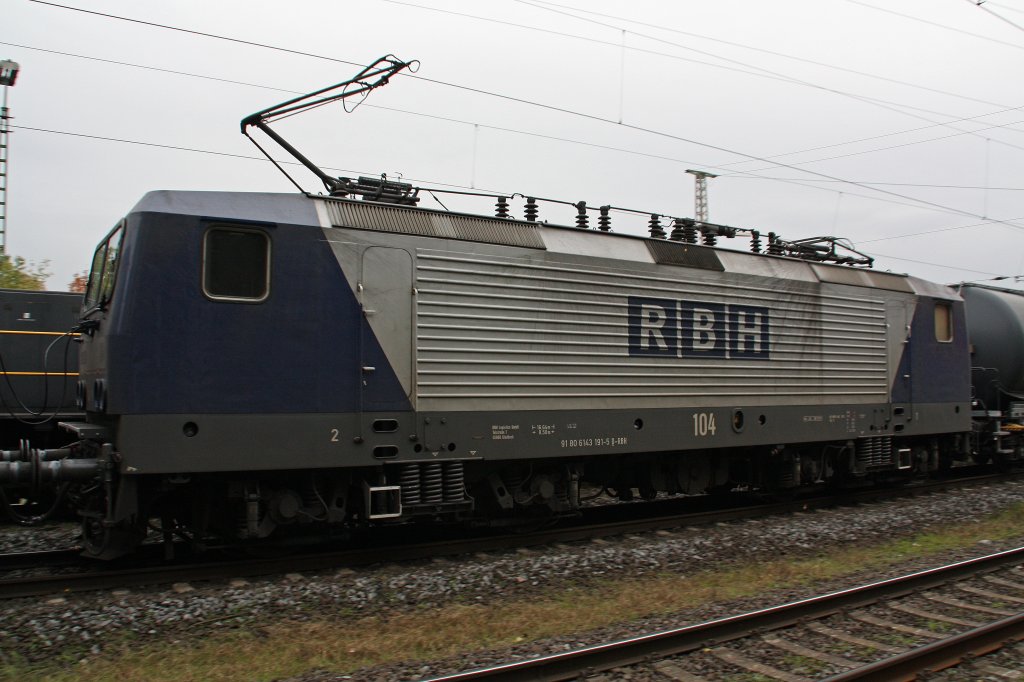 RBH 104 als Zweitlok am 23.10.10 in Ratingen-Lintorf