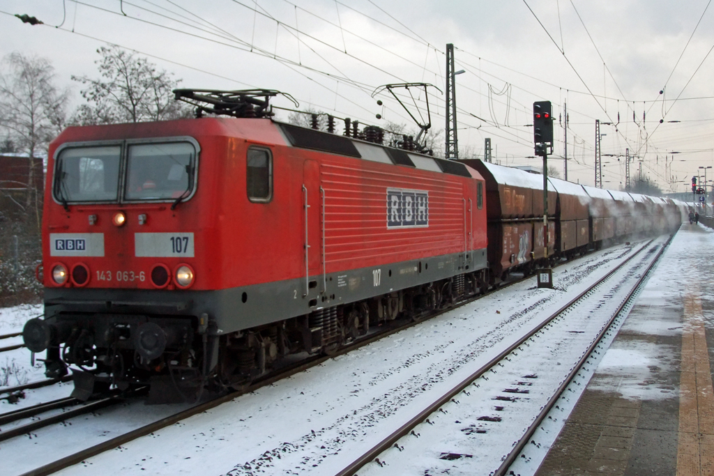 RBH 107(143 063-6)in Recklinghausen-Sd 3.12.2010 