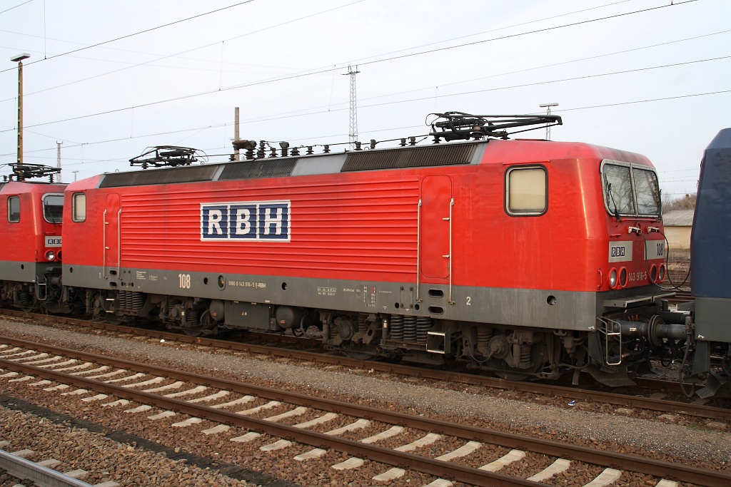 RBH 108 (143 916) steht am 15.01.2011 in Angermnde