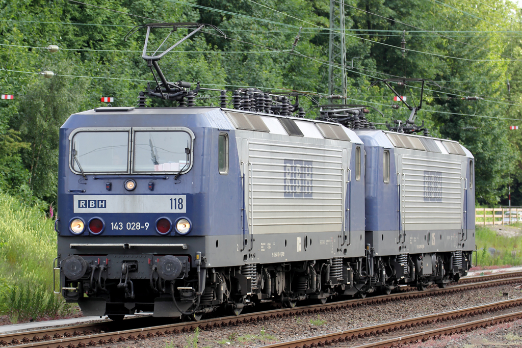 RBH 118 (143 028-9 und RBH 125 (143 908-2) in Recklinghausen 12.6.2013