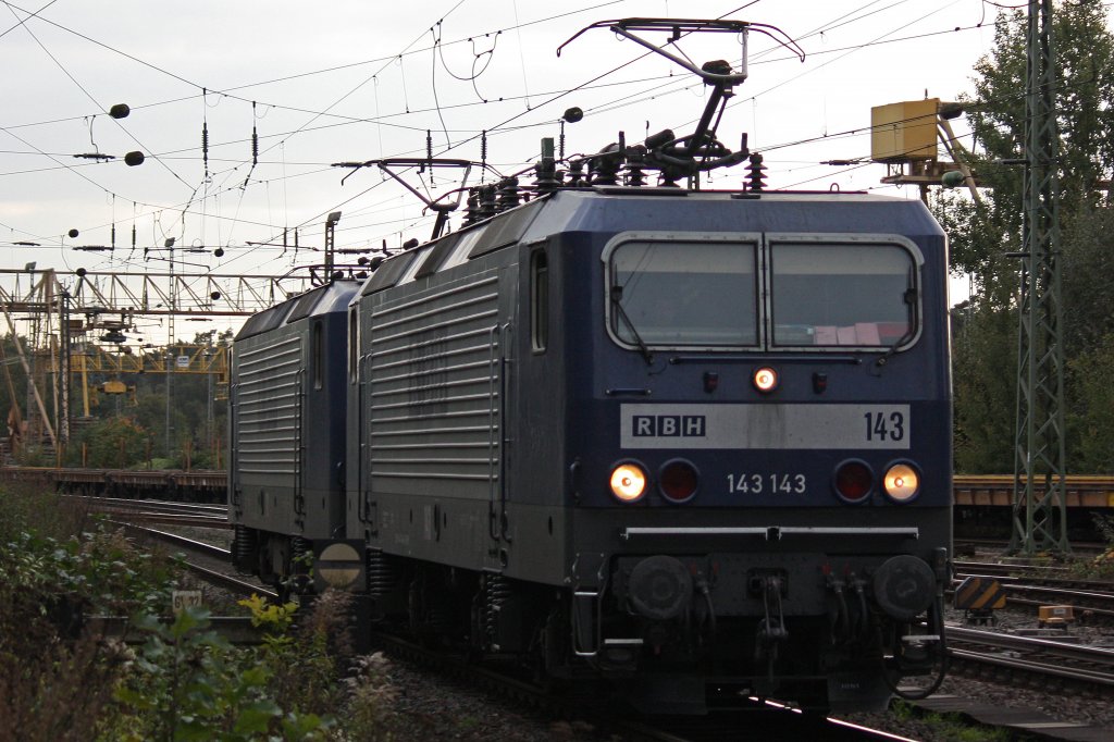 RBH 143 (143 143) und RBH 112 (143 638) am 10.10.12 als Lz in Duisburg-Entenfang.