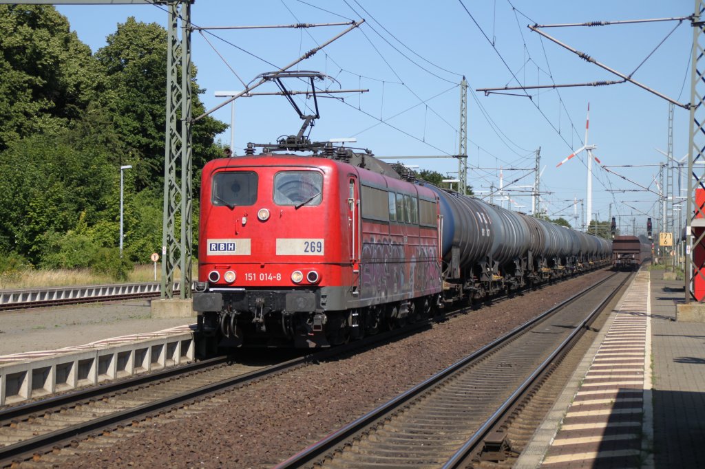 RBH 269 (151 014-8) mit Kesselwagenzug am 20.07.2013 in Eilsleben