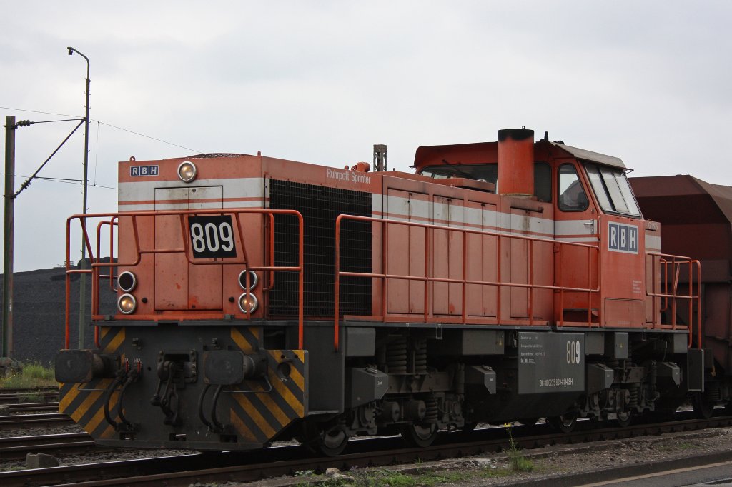 RBH 809 am 12.8.11 in Duisburg-Ruhrort Hafen.