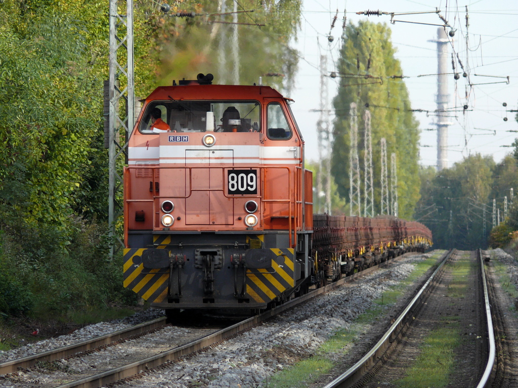 RBH 809 mit Schotterzug. Bochum-Riemke. 23.10.2010.