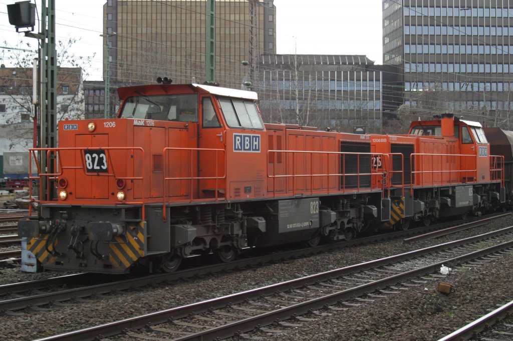 RBH 823 und RBH 825 fhren am 27.2.10 mit Gz durch Dsseldorf-Rath