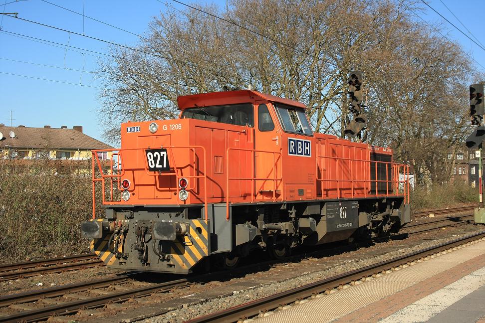 RBH 827 steht am 18. Mrz 2011 in Essen Altenessen und wartet auf Abfahrt.