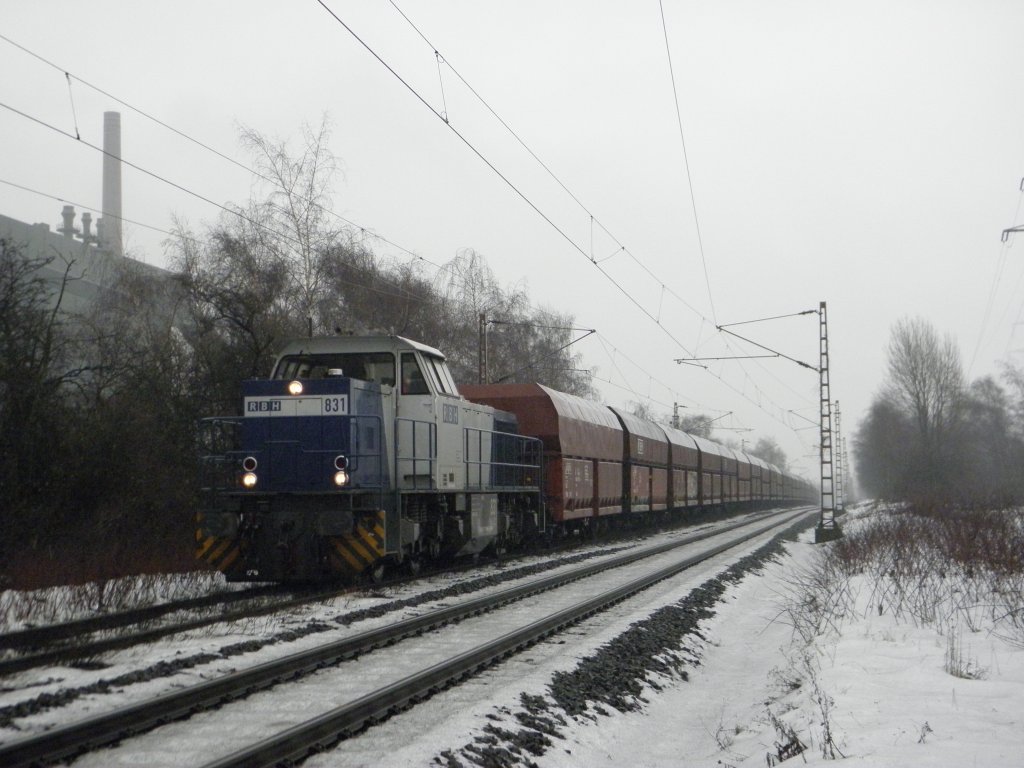 RBH G1206 mit einem Kohlezug in Bottrop am 6.1.11. ffetnlich zugnglich durch einen Wanderweg