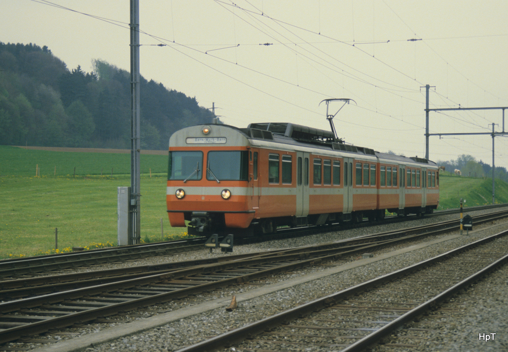 RBS - Aus dem Archiv - Triebwagen Be 4/8 60 unterwegs bei Deisswil im Mai 1985  .. Bild ab Dia