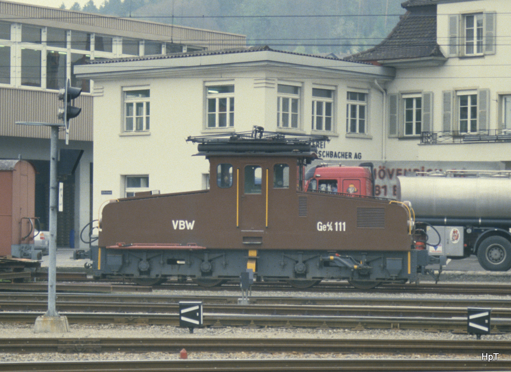 RBS - Aus dem Archiv - VBW  Lok Ge 4/4  111 im Bahnhof Worb im Mai 1985  .. Bild ab Dia
