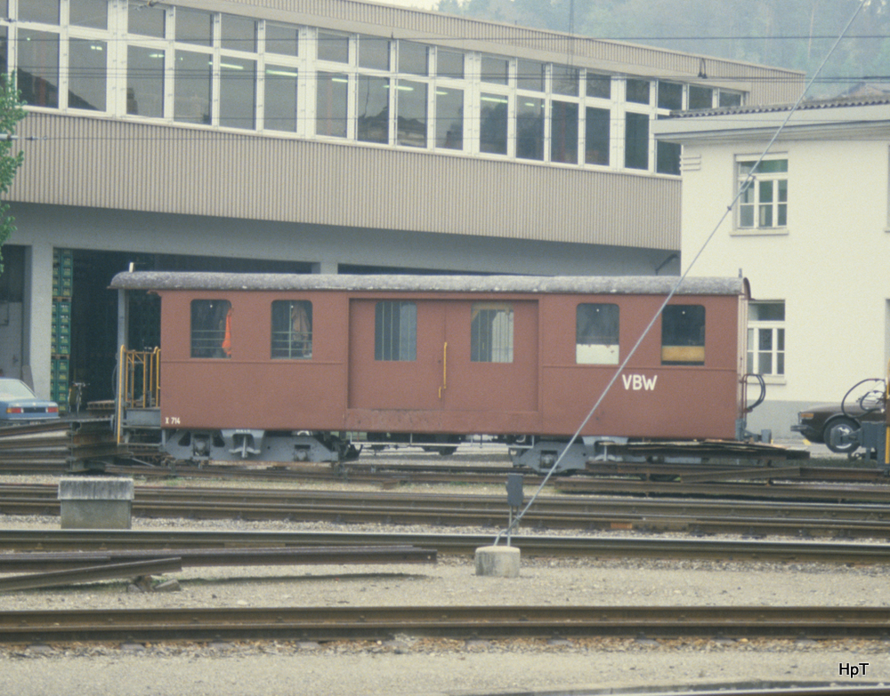 RBS - Aus dem Archiv - Hilfswagen X 714 abgestellt im Bahnhof Worb im Mai 1985  .. Bild ab Dia