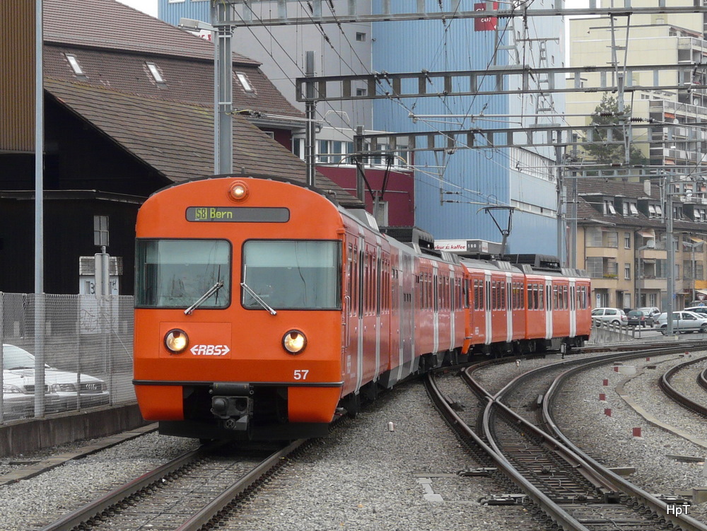 rbs - Be 4/12  57 und Be 4/8 bei Oberzollikofen am 22.10.2010