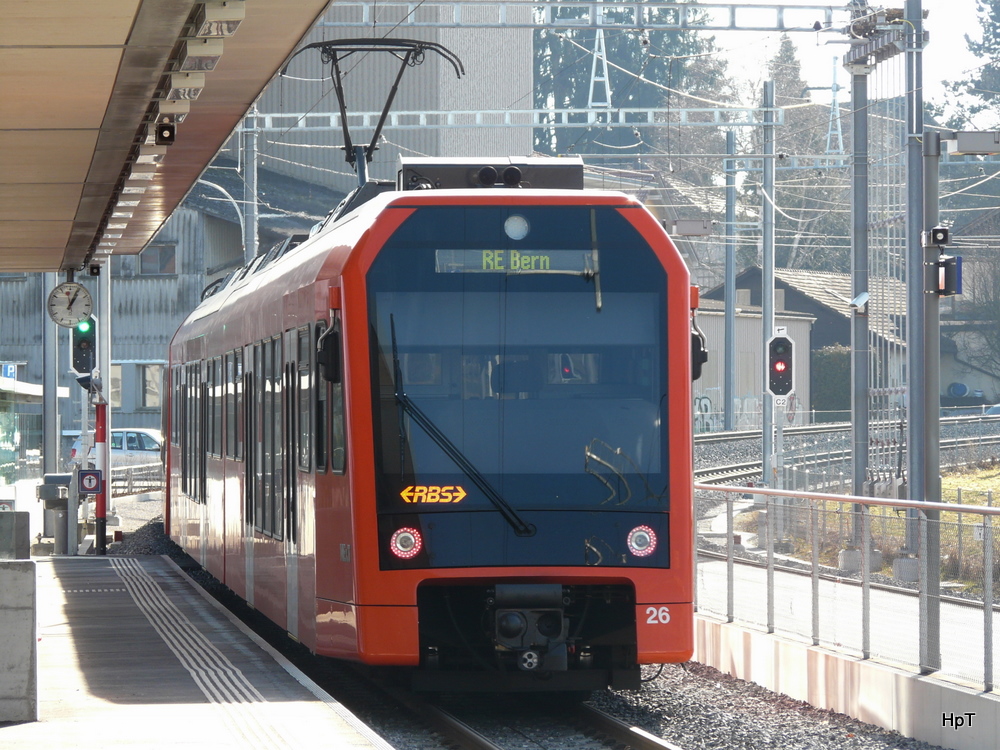 rbs - Gegenlichtaufname  Triebwagen RABe 4/12  26 im Bahnhof Fraubrunnen am 06.02.2011