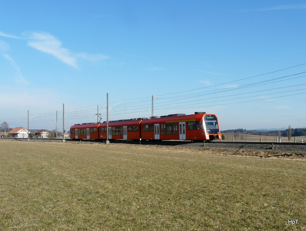 RBS - Schnellzug von Bern nach Solothurn mit dem Triebzug RABe 4/12 23 unterwegs bei Urtenen 11.02.2011