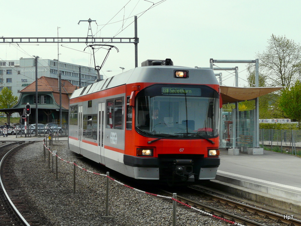 RBS - Schnellzug von Bern nach Solothurn mit dem Triebwagen ABe 4/12  67 bei der Durchfahrt im Bahnhof Schnbhl am 14.04.2011
