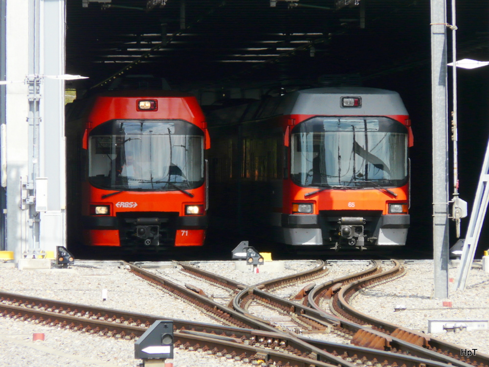 RBS - Triebwagen Be 4/12 71 neben ABe 4/12 65 im Depot in Worblaufen am 14.04.2011
