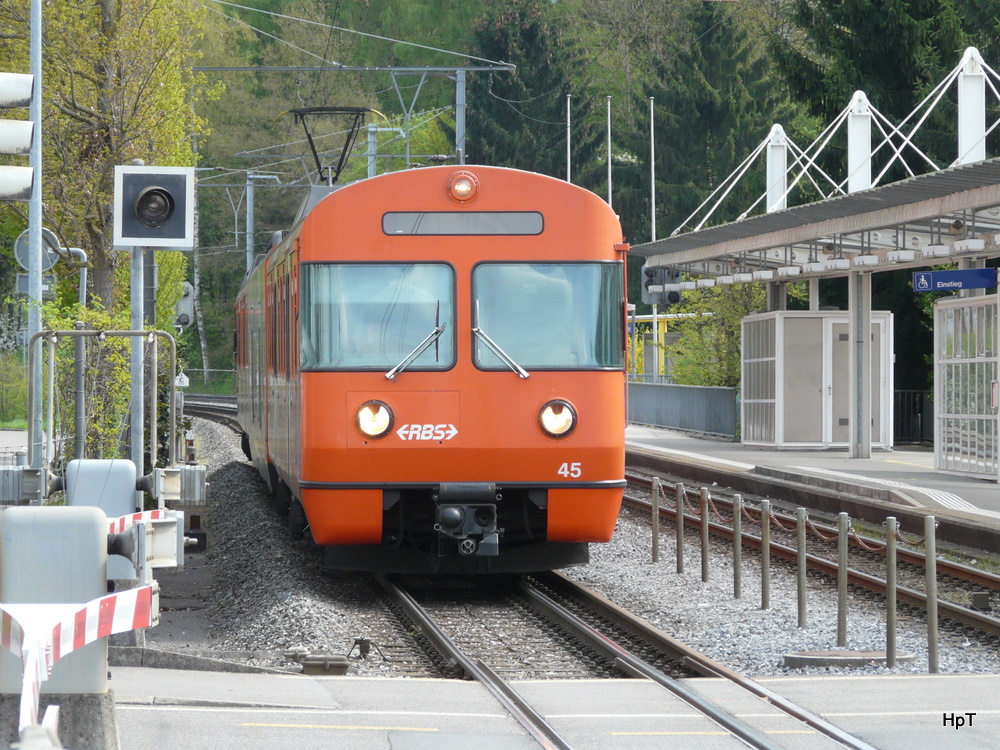 RBS - Triebwagen Be 4/12  45 bei der einfahrt in den Bahnhof Ittigen Papiermhle am 14.04.2011