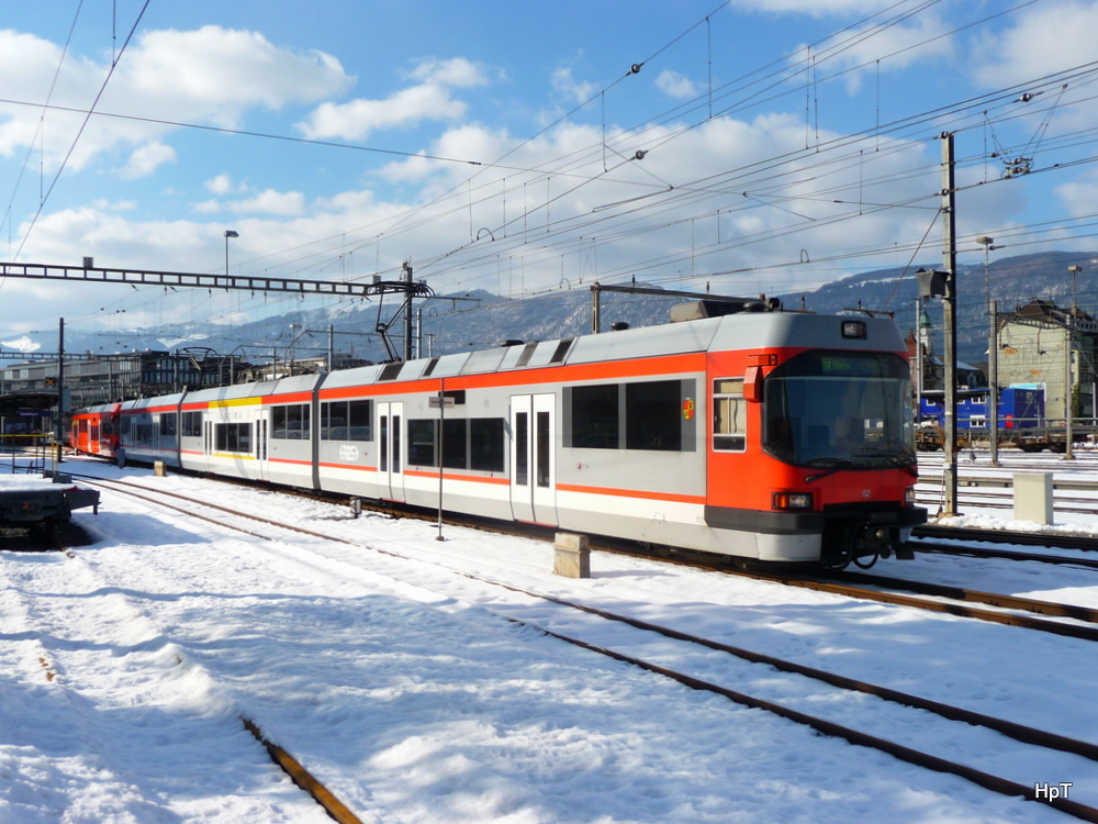RBS - Triebzge ABe 4/12 62 und Be 4/12 70 bei der ausfahrt aus dem RBS Bahnhof in Solothurn am 20.02.2012