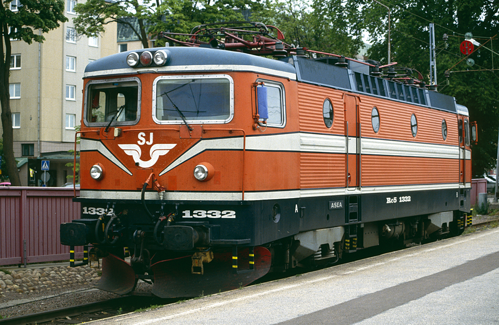 Rc5 1332 wartet in Karlstad auf ihren nchsten Einsatz. Sommer 1993