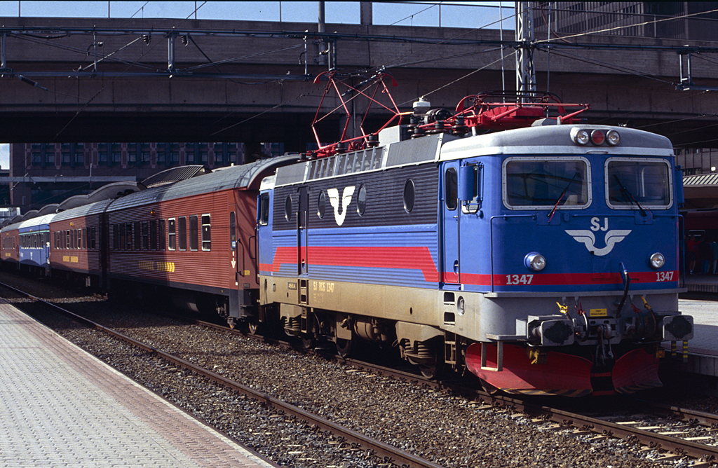 Rc6 1347 im August 1993 mit einem Intercity nach Stockholm in Oslo. 