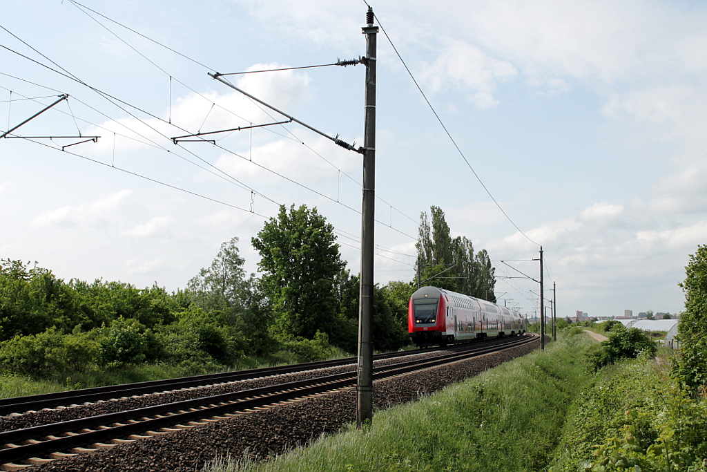 RE 1 (RE 4307) von Hamburg Hbf nach Rostock Hbf geschoben von der 112 119-3 in Schwerin-Medewege am 01.06.2013