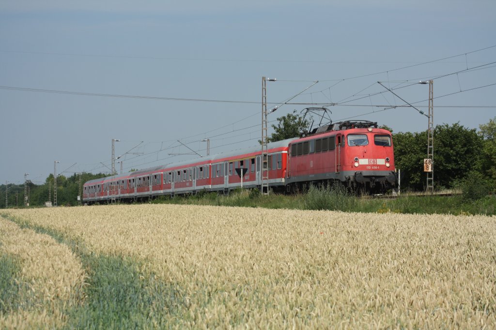 RE 10460 mit 110 456-1 fuhr am 05.07.11 durch Erkelenz.