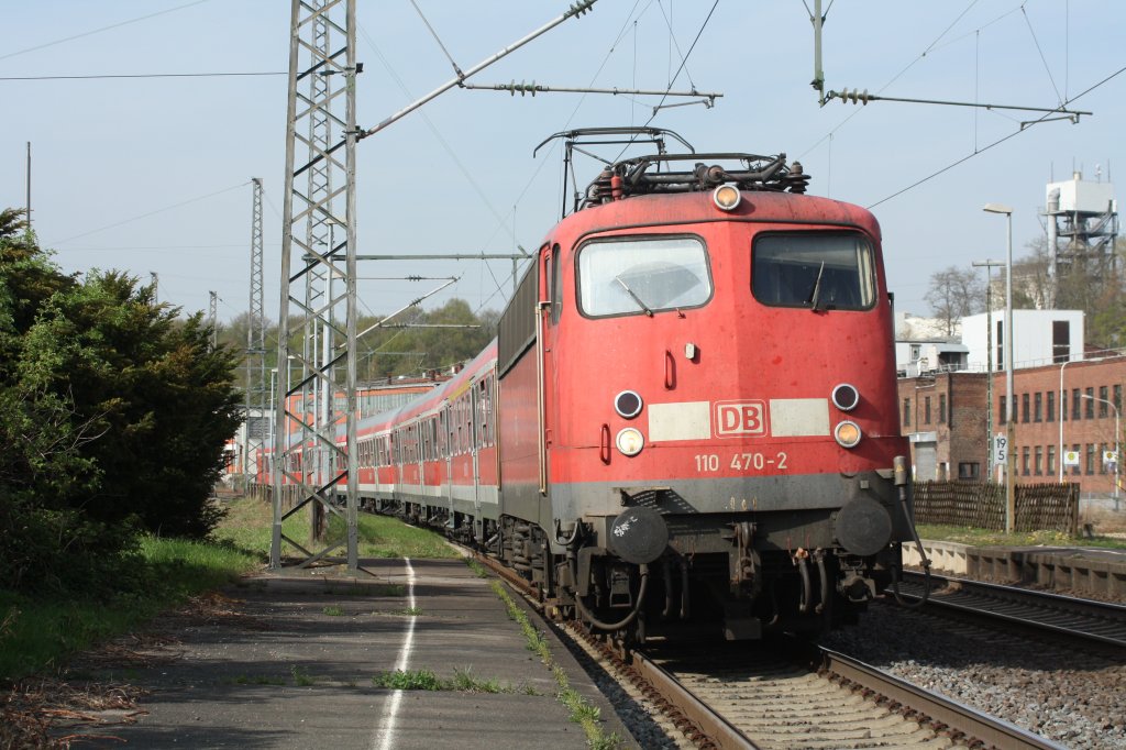 RE 10460 mit 110 470-2 in Herzogenrath am 11.04.11