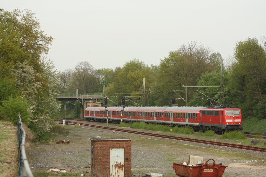 RE 10464 in Lindern nach Aachen mit 111 114 am 11.04.11