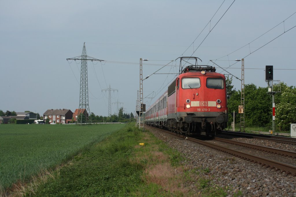 RE 10464 mit 110 470-2 in Erkelenz nach Aachen am 10.05.11