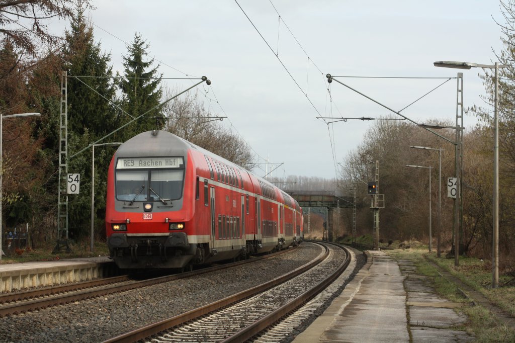 RE 10916 mit 111 120 in Nothberg am 13.02.2011