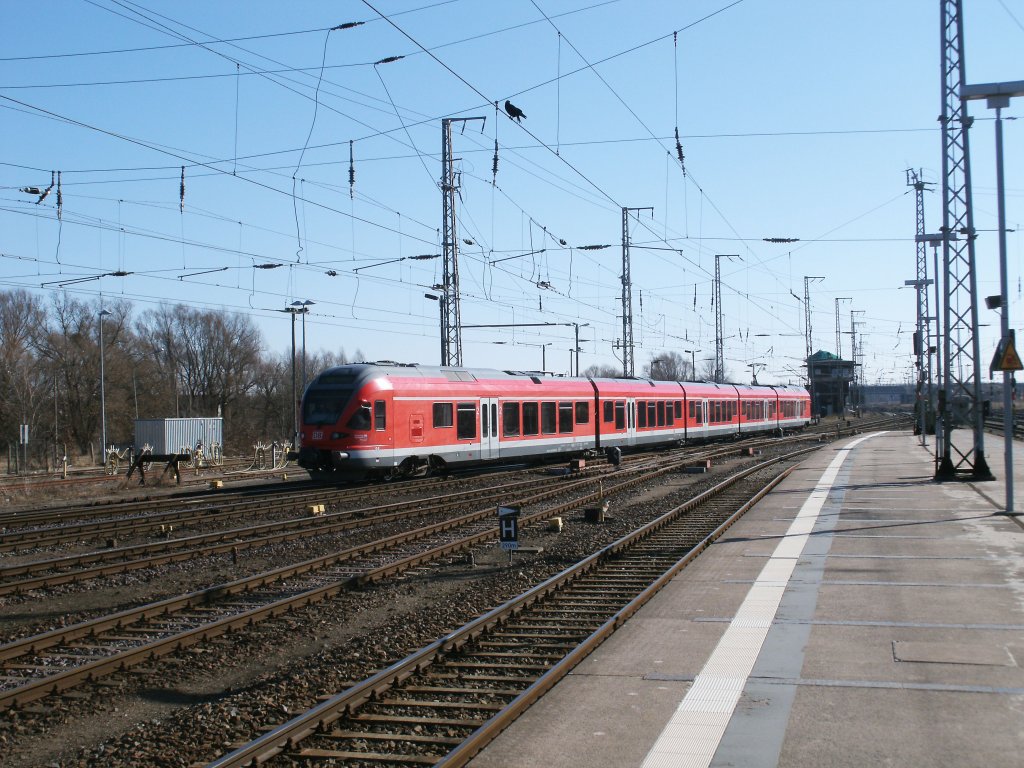 RE 13027 nach Binz verlie am 08.Mrz 2011 Stralsund Hbf.