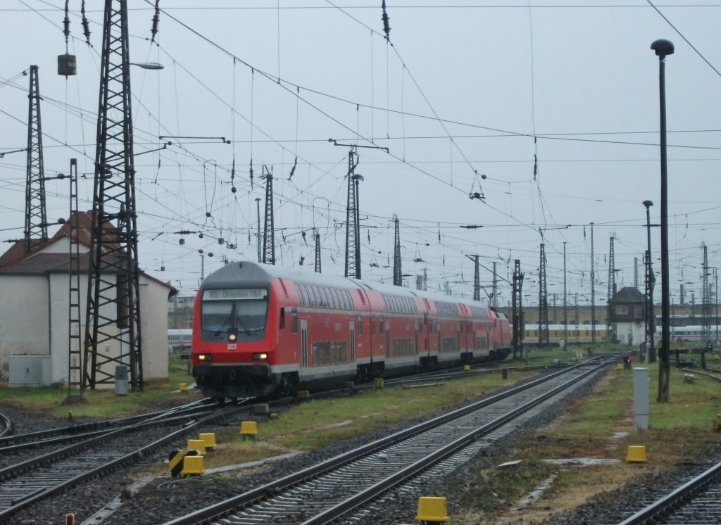 RE 16716 aus Dresden Hbf fhrt am 07.Juli 2012 in den Leipziger Hbf ein.