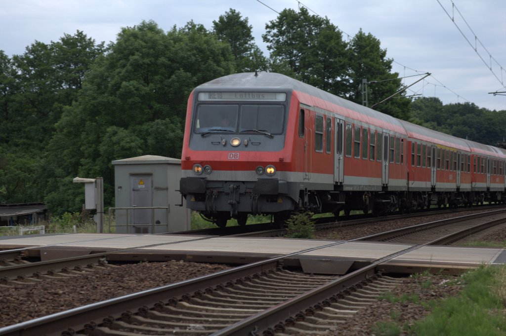 RE 18 wieder mit  Wittenberger Kopf , am 10.06.12 gegen  13:24 Uhr  am B in Oberau aufgenommen.Bis vor kurzem fuhren zahlreiche Zge der Linie RE 18 Cottbus-Dresden mit mit 2 Tfz.