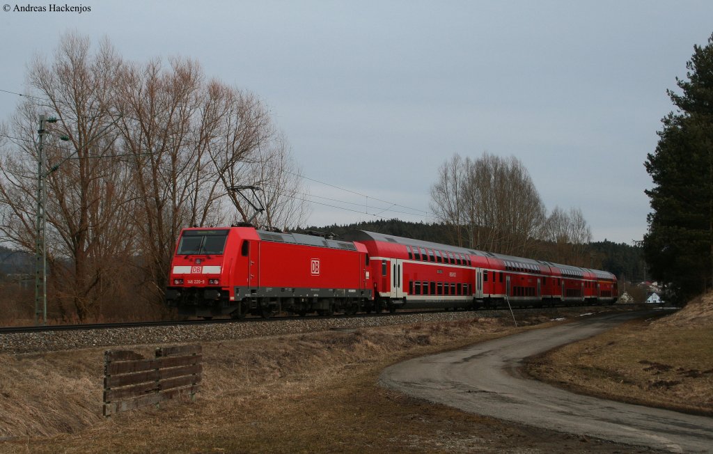 RE 19611 (Stuttgart Hbf-Singen(Hohentwiel)) mit Schublok 146 220-9 bei neufra 18.3.10