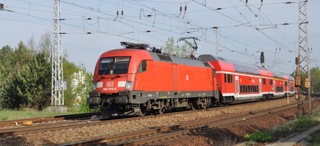 RE 2 am 30.04.2012 in Berlin Eichgestell