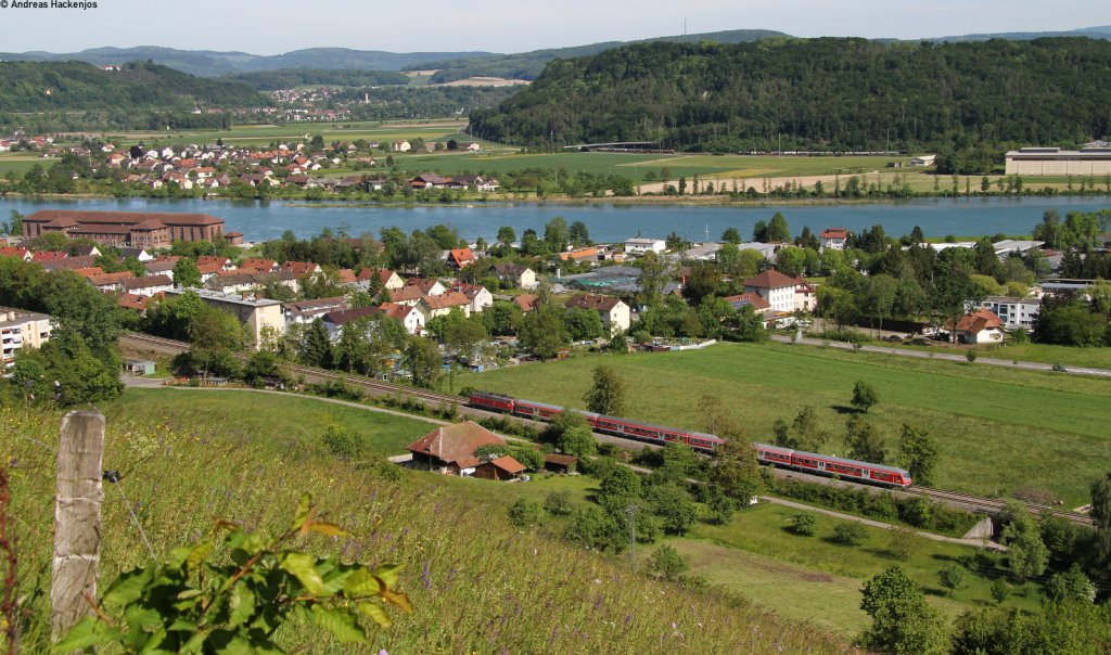 RE 20724 (Erzingen(Baden)-Basel Bad Bf) mit Schublok 218 481-0 bei Waldshut 17.5.12