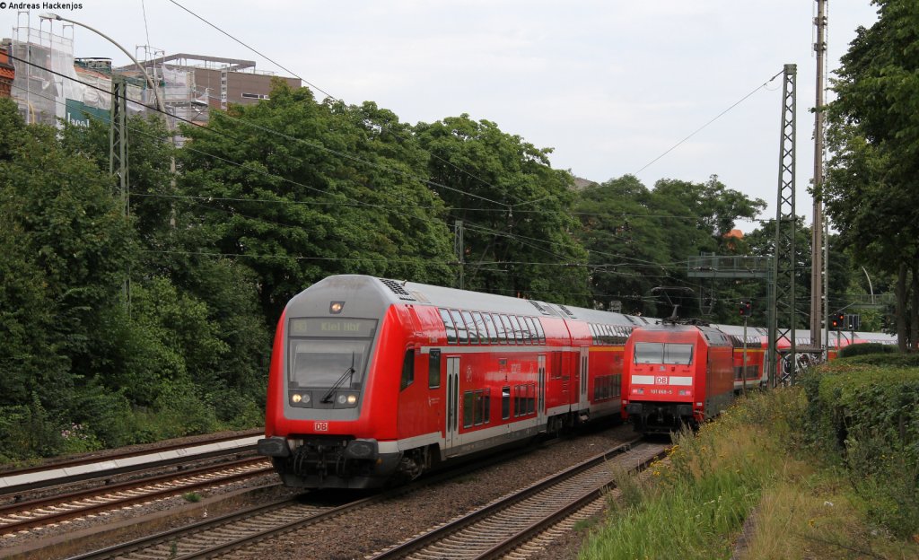 RE 21024 (Hamburg Hbf-Kiel Hbf) mit Schublok 112 148-2 und 101 068-5 als Tfzf bei HH Dammtor 5.8.12