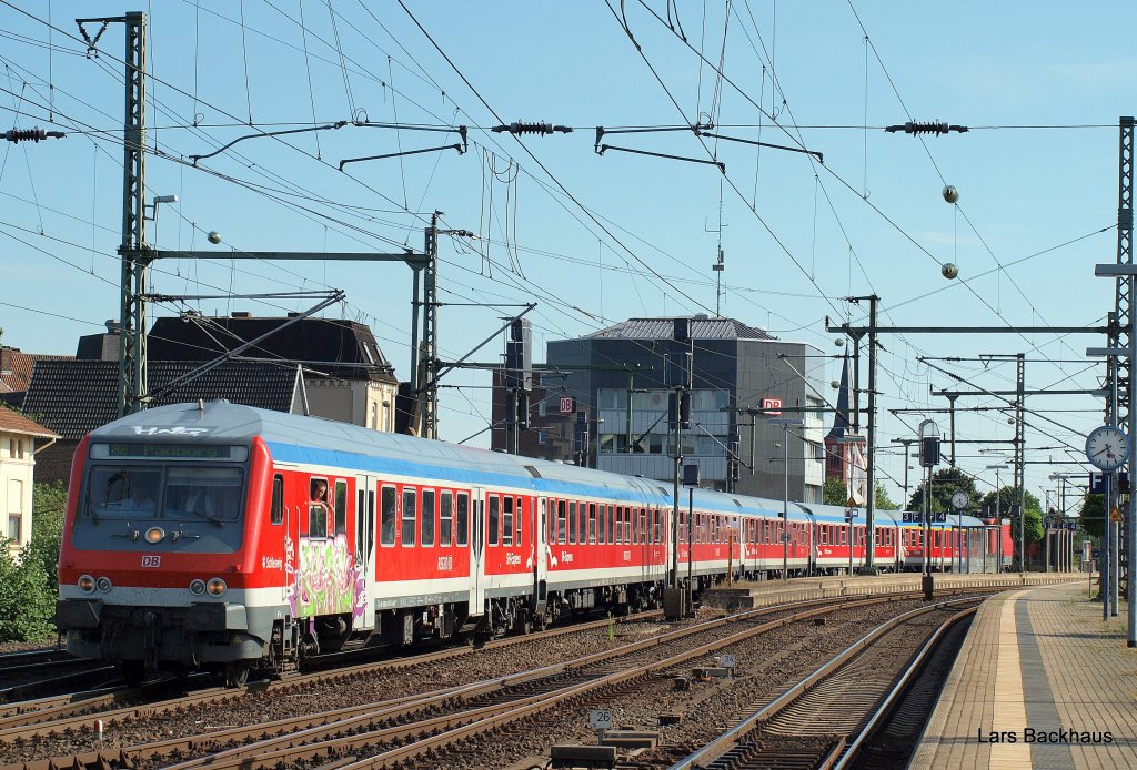 RE 21074  SH-Express  bei der Ausfahrt am 20.07.10 in Neumnster Richtung Padborg.