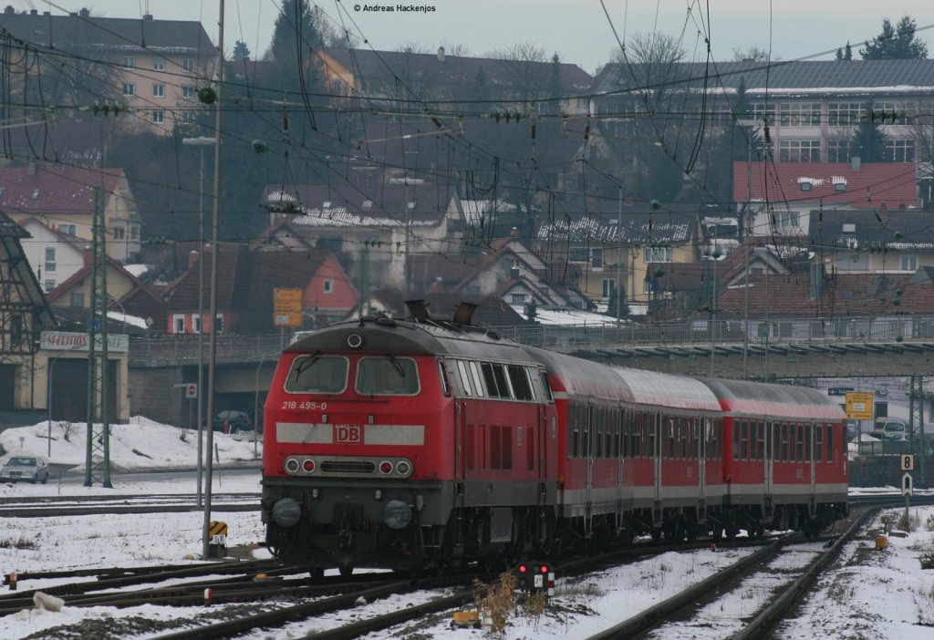 RE 22 304 (Neustadt(Schwarzw)-Rottweil) mit Schublok 218 495-0 bei der Ausfahrt Donaueschingen 23.12.10