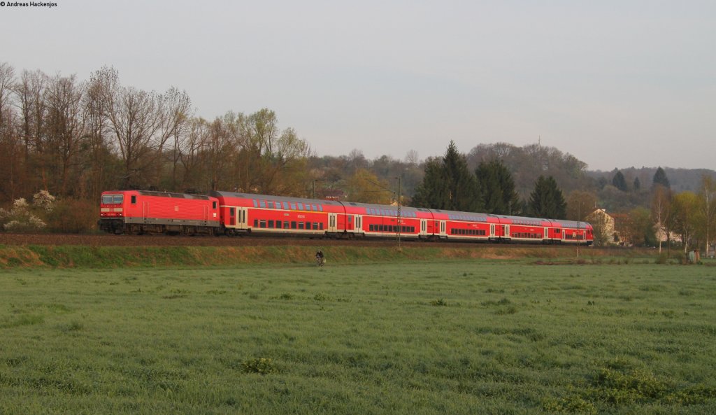RE 22007 (Stuttgart Hbf-Tbingen Hbf) mit Schublok 143 965-2 bei Wannweile 24.4.13 