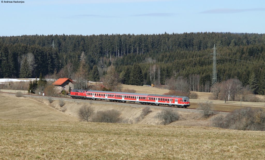 RE 22304 (Neustadt(Schwarzw)-Rottweil) mit Schublok 218 326-7 bei Lffingen 10.3.12