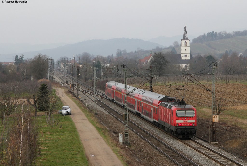 RE 26510 (Basel Bad Bf-Offenburg) mit Schulok  143 332-5 bei Denzlingen 19.2.11
