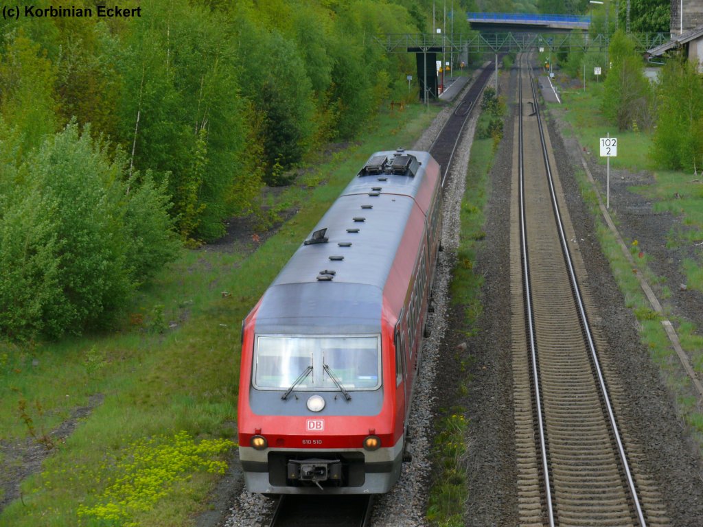RE 3462 in Form von 610 510/610 010 kurz nach dem Haltepunkt Immenreuth, 21.05.2010
