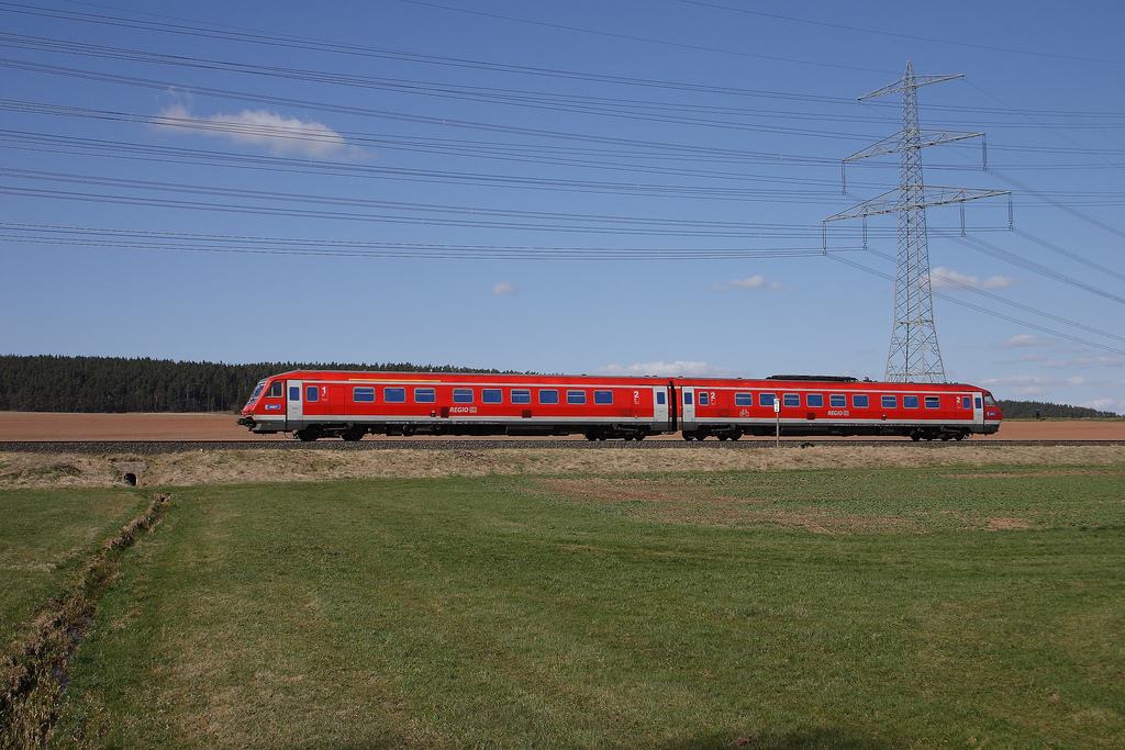 RE 3523 nach Nrnberg am 1.4.2012 bei Etzenricht.