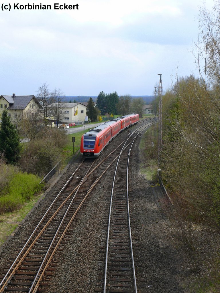RE 3694 richtung Gera Hbf in Form von zwei 612ern kurz vor Wiesau (Oberpf), 21.04.2010