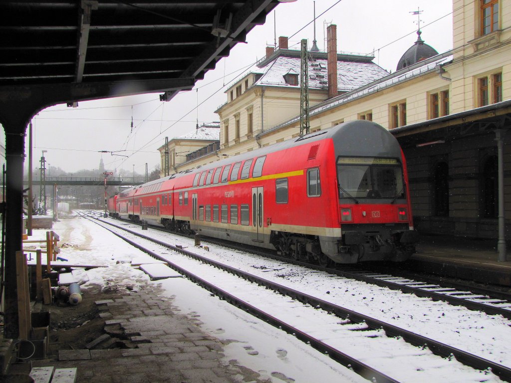 RE 3707  BDER-EXPRESS  von Leipzig Hbf nach Reichenbach (Vogtl) ob Bf, beim Halt in Altenburg; 24.01.2011