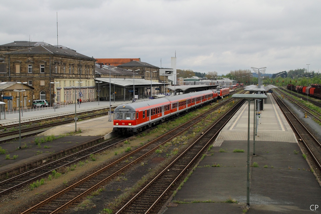 RE 3714 steht am 15.5.2010 im Bahnhof Hof zur Abfahrt bereit.