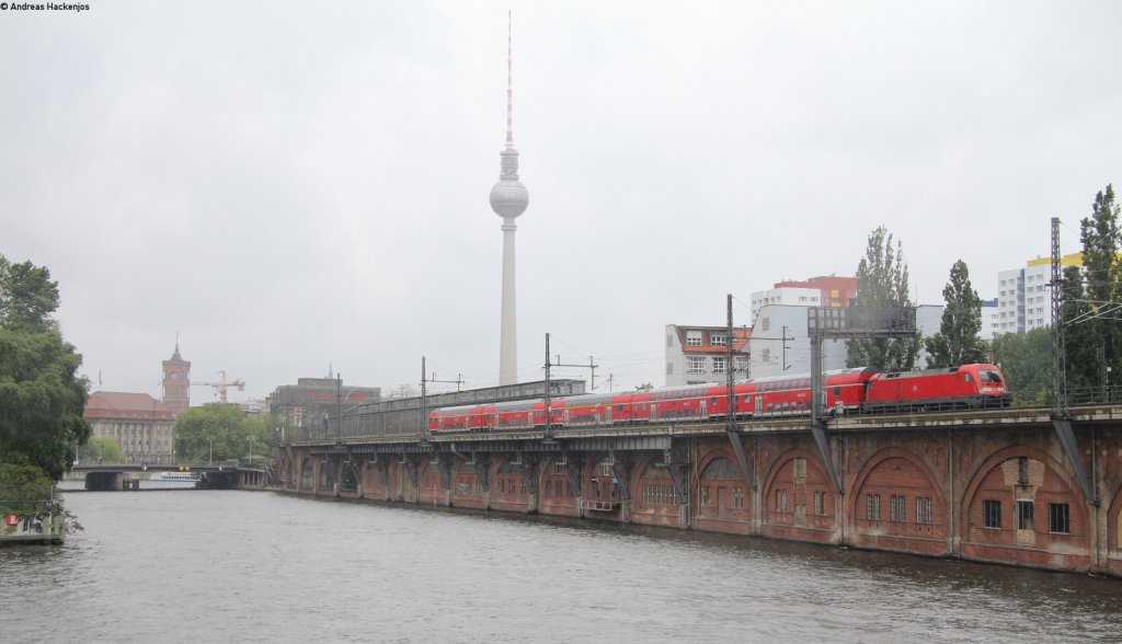 RE 37365 (Cottbus-Wittenberge) mit Schublok 182 014-9 an der Jannowitzbrcke 25.5.13