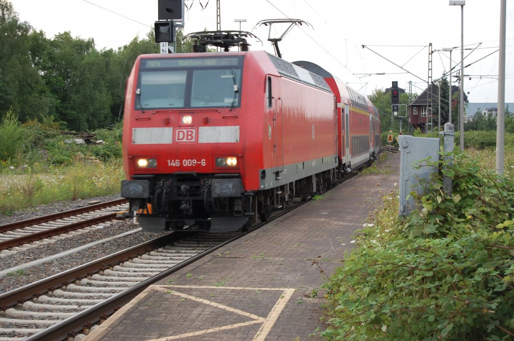 RE 4 gefhrt von 146 009-6 bei der Einfahrt in den Bahnhof Rheydt.Foto vom 5.August2008