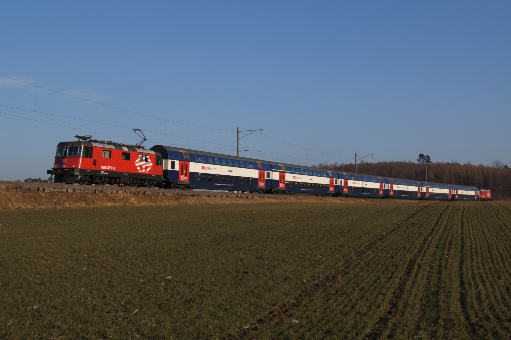 Re 420 202-4 mit HVZ-Zug am 21.2.12 als S 11 bei Andelfingen.