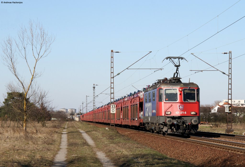 RE 421 373-6 mit einem Autozug bei Wiesental 2.3.11